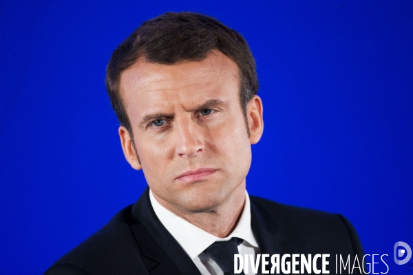 Série de portraits du candidat du mouvement En Marche Emmanuel MACRON devant les associations Ultramarines de l hexagone.