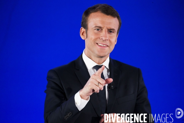 Série de portraits du candidat du mouvement En Marche Emmanuel MACRON devant les associations Ultramarines de l hexagone.