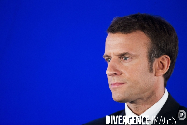 Série de portraits du candidat du mouvement En Marche Emmanuel MACRON devant les associations Ultramarines de l hexagone.