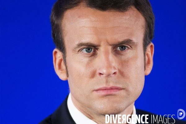 Série de portraits du candidat du mouvement En Marche Emmanuel MACRON devant les associations Ultramarines de l hexagone.