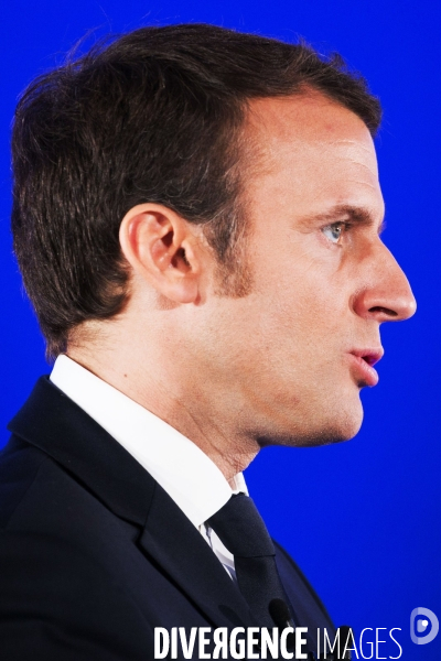 Série de portraits du candidat du mouvement En Marche Emmanuel MACRON devant les associations Ultramarines de l hexagone.