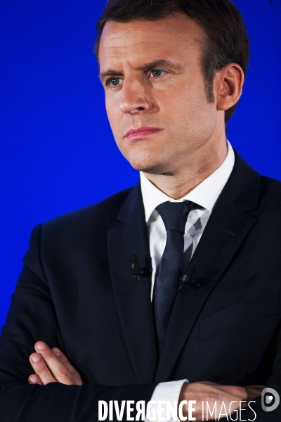 Série de portraits du candidat du mouvement En Marche Emmanuel MACRON devant les associations Ultramarines de l hexagone.