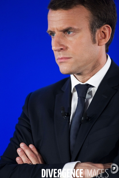 Série de portraits du candidat du mouvement En Marche Emmanuel MACRON devant les associations Ultramarines de l hexagone.