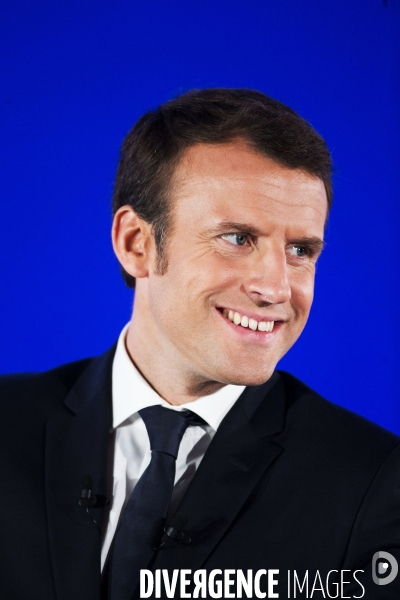 Série de portraits du candidat du mouvement En Marche Emmanuel MACRON devant les associations Ultramarines de l hexagone.