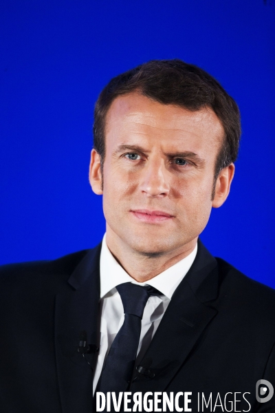 Série de portraits du candidat du mouvement En Marche Emmanuel MACRON devant les associations Ultramarines de l hexagone.