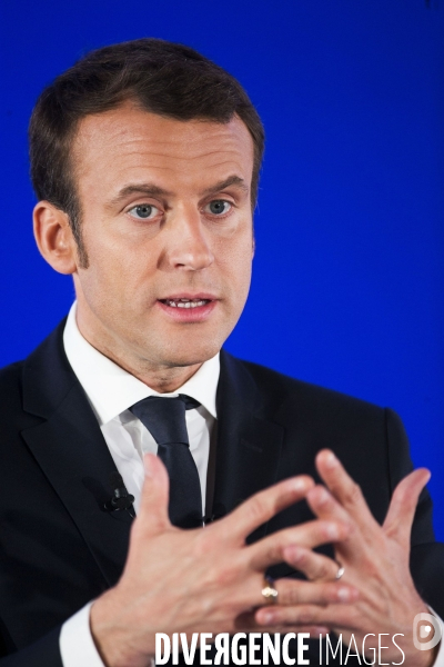 Série de portraits du candidat du mouvement En Marche Emmanuel MACRON devant les associations Ultramarines de l hexagone.