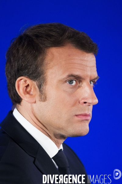 Série de portraits du candidat du mouvement En Marche Emmanuel MACRON devant les associations Ultramarines de l hexagone.