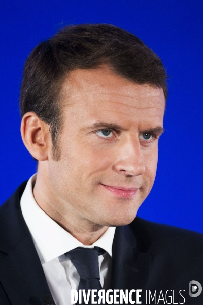 Série de portraits du candidat du mouvement En Marche Emmanuel MACRON devant les associations Ultramarines de l hexagone.