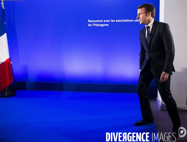 Série de portraits du candidat du mouvement En Marche Emmanuel MACRON devant les associations Ultramarines de l hexagone.