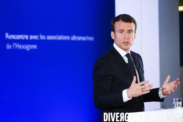 Série de portraits du candidat du mouvement En Marche Emmanuel MACRON devant les associations Ultramarines de l hexagone.