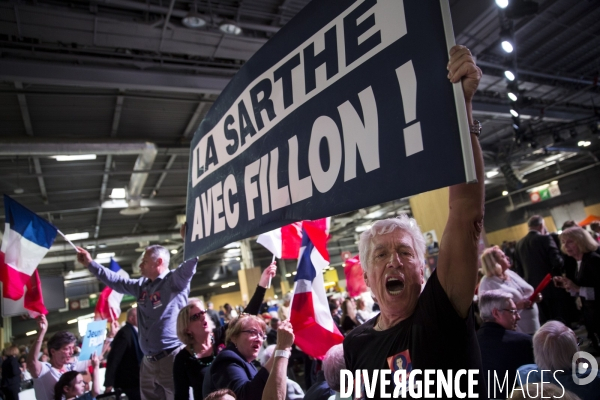 Meeting du Candidat de la droite et du centre François FILLON à la Porte de Versailles à Paris