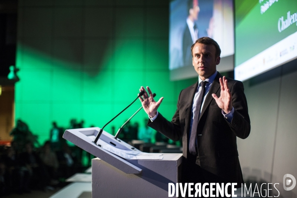 Emmanuel Macron, candidat d En Marche!, clôture l édition du 2e Sommet des start-up de Challenges au Palais Brongniart