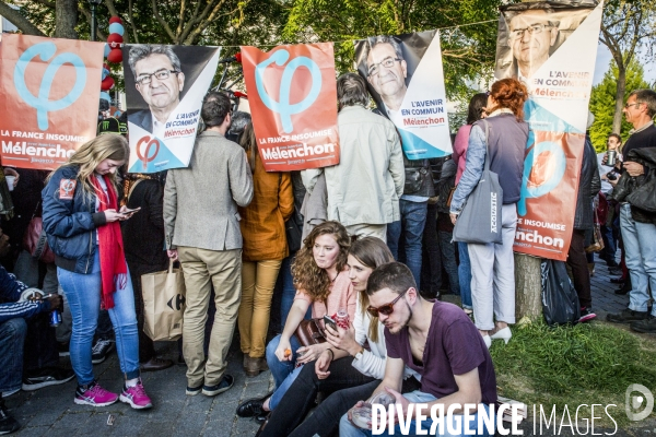 Apero Insoumis avec JL Melenchon a Belleville