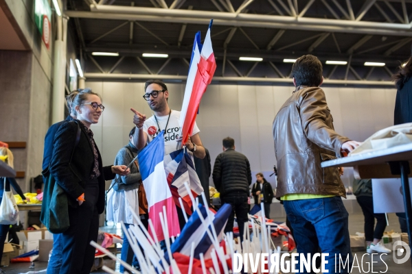 Ambiance avant 20h QG Macron 1er tour Présidentielle