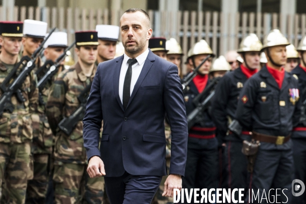 Cérémonie d hommage national au capitaine Xavier JUGELE, l officier de police tué sur les Champs-Elysées.