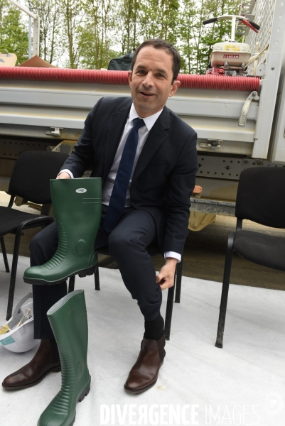 Benoît Hamon visite les travaux du métro de Rennes