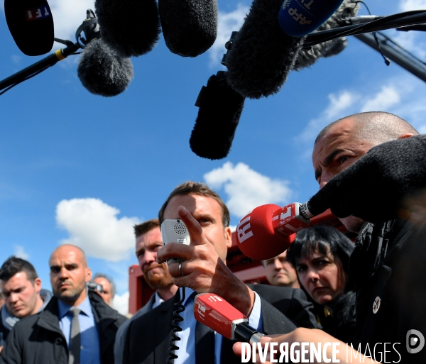 Emmanuel Macron rencontre les salariés sur le site de l usine Whirlpool d Amiens