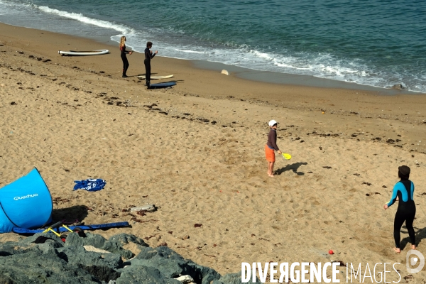 Illustration Avril2017.Jeux de plage sur la cote basque a Guethary
