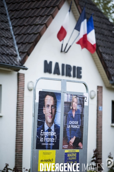 Les affiches du second tour de l élection présidentielle de 2017