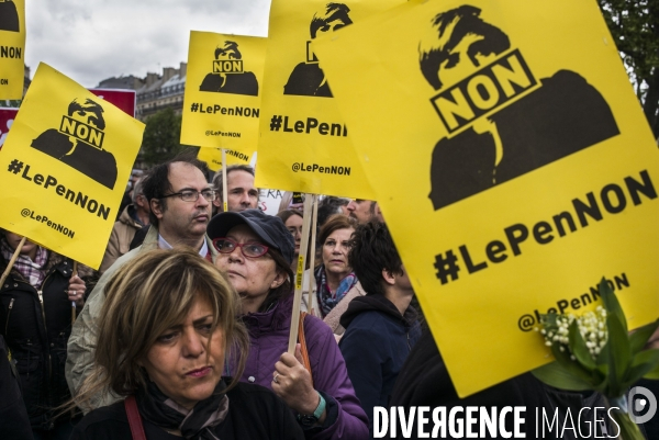 Manifestation anti le pen a l occasion du defile du 1er mai a paris.