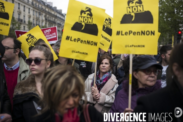 Manifestation anti le pen a l occasion du defile du 1er mai a paris.