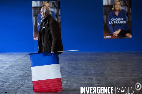 Meeting du 1er Mai de Marine LE PEN et Nicolas DUPONT-AIGNAN.