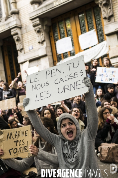 CP2017 :  Rassemblement des élèves du Lycée Buffon contre Marine le Pen.