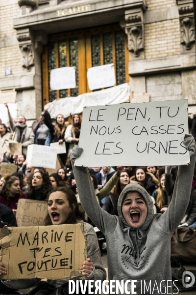 CP2017 :  Rassemblement des élèves du Lycée Buffon contre Marine le Pen.