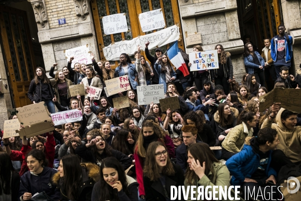 CP2017 :  Rassemblement des élèves du Lycée Buffon contre Marine le Pen.