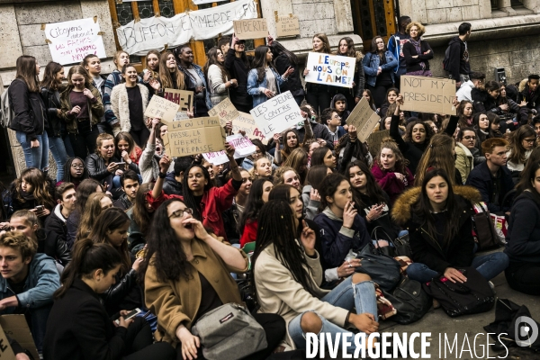 CP2017 :  Rassemblement des élèves du Lycée Buffon contre Marine le Pen.