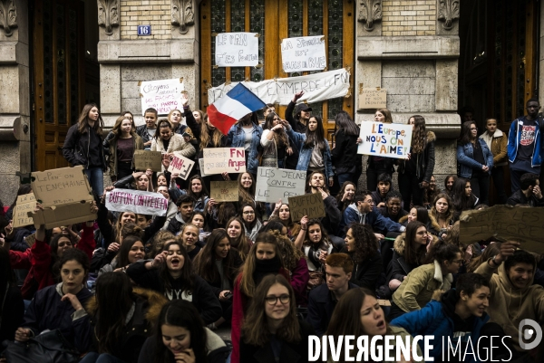 CP2017 :  Rassemblement des élèves du Lycée Buffon contre Marine le Pen.