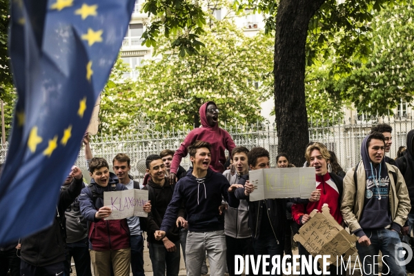 CP2017 :  Rassemblement des élèves du Lycée Buffon contre Marine le Pen.