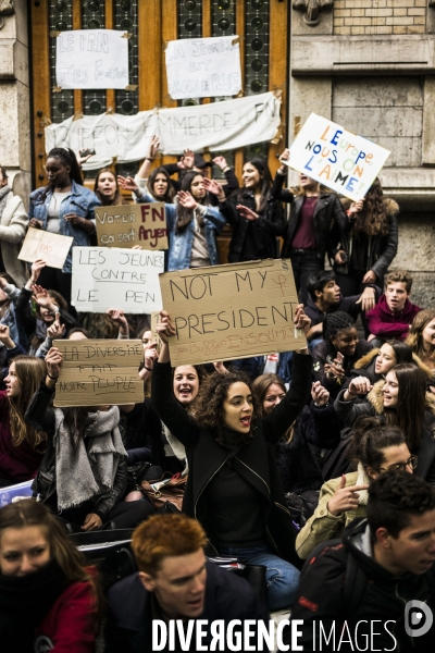 CP2017 :  Rassemblement des élèves du Lycée Buffon contre Marine le Pen.