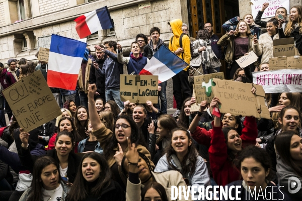 CP2017 :  Rassemblement des élèves du Lycée Buffon contre Marine le Pen.