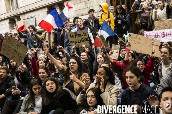 CP2017 :  Rassemblement des élèves du Lycée Buffon contre Marine le Pen.