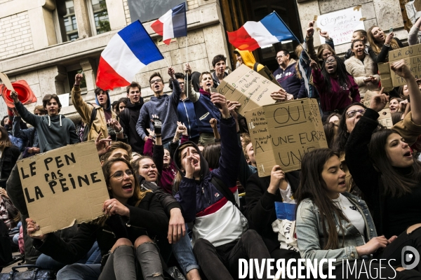 CP2017 :  Rassemblement des élèves du Lycée Buffon contre Marine le Pen.