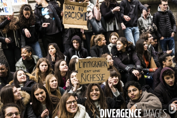 CP2017 :  Rassemblement des élèves du Lycée Buffon contre Marine le Pen.