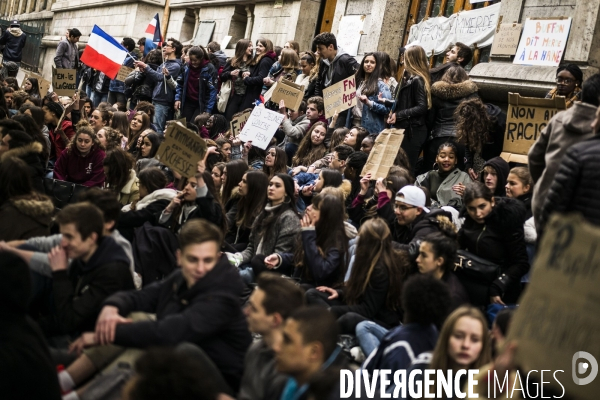 CP2017 :  Rassemblement des élèves du Lycée Buffon contre Marine le Pen.