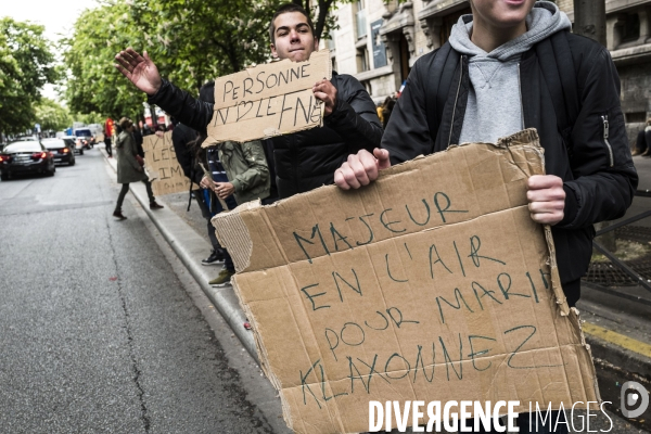 CP2017 :  Rassemblement des élèves du Lycée Buffon contre Marine le Pen.