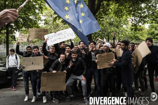 CP2017 :  Rassemblement des élèves du Lycée Buffon contre Marine le Pen.