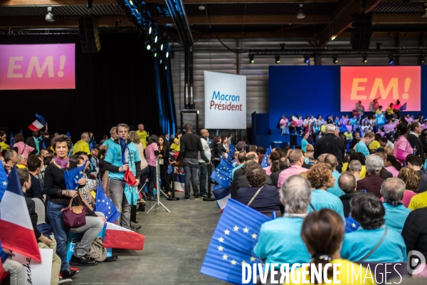 Meeting d Emmanuel Macron au Paris Event Center