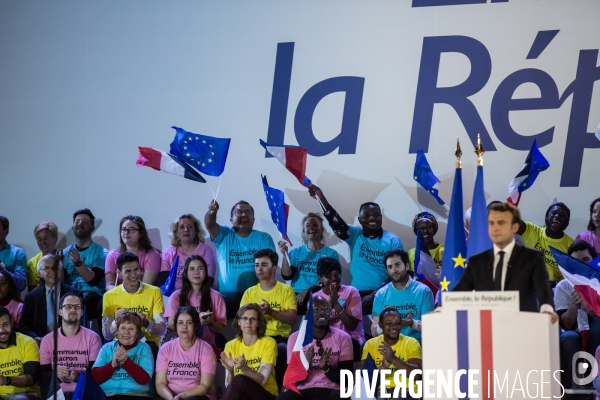 Meeting d Emmanuel Macron au Paris Event Center