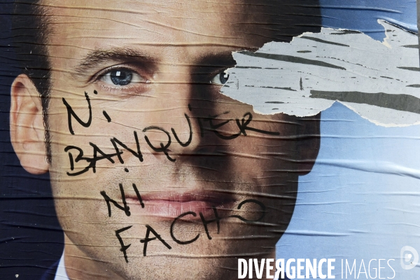 Affiches des Candidats Présidentiels France 2017 Presidential Election Campaign Posters Paris 2017. French presidential Campaign Posters 2017 candidates .