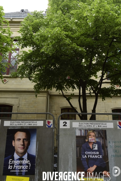 Affiches des Candidats Présidentiels France 2017 Presidential Election Campaign Posters Paris 2017. French presidential Campaign Posters 2017 candidates .