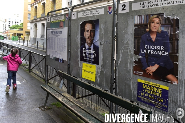 Affiches des Candidats Présidentiels France 2017 Presidential Election Campaign Posters Paris 2017. French presidential Campaign Posters 2017 candidates .