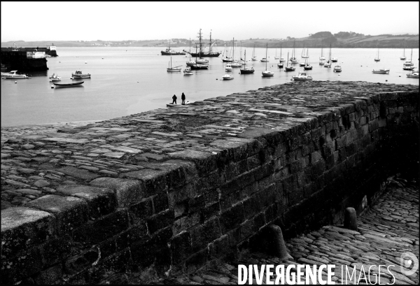 Le port du Rosmeur sous une pluie cotiere a Douarnenez