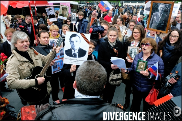 Rassemblement place de la Republique de la communaute russe en hommage au Regiment immortel