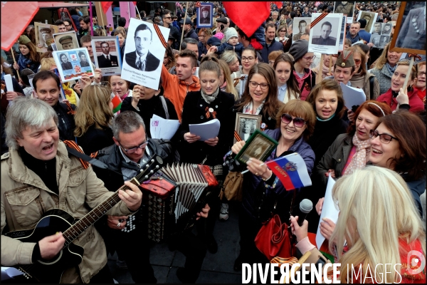 Rassemblement place de la Republique de la communaute russe en hommage au Regiment immortel