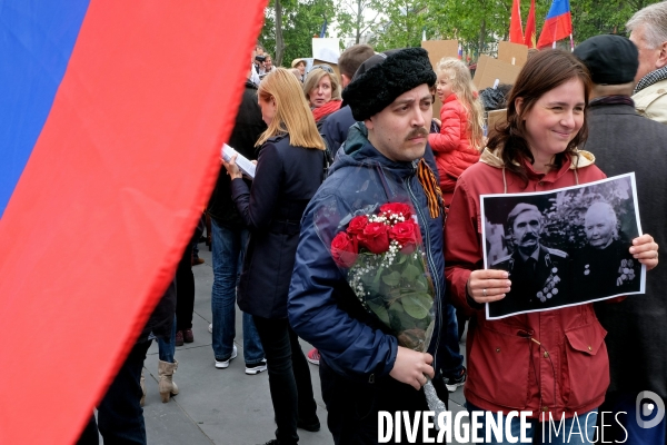 Rassemblement place de la Republique de la communaute russe en hommage au Regiment immortel