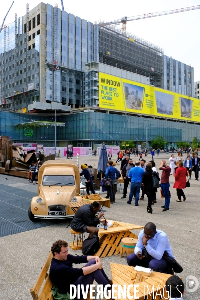 Lost in la Defense